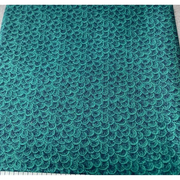 Jinny Beyer For RJR Fashion Fat Quarter 18"x22" Green Scales Cotton Fabric - Picture 1 of 4